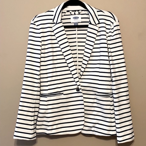 Old Navy | Striped Oversize Blazer - Picture 2 of 6